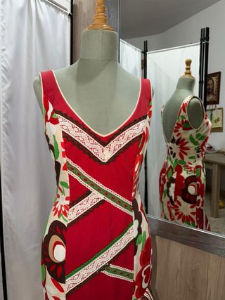 Traje de flamenca rojo y verde