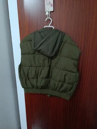 Chaleco acolchado Zara verde ,choto de chándal