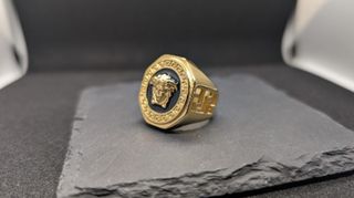 Anillo Versace Dorado y Negro