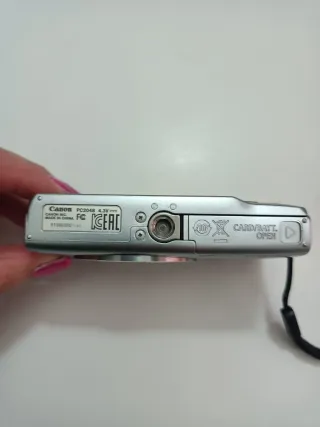 Canon IXUS 145 16 MP funziona no caricatore.