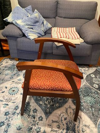 3 Sillas de Madera Tapizadas.