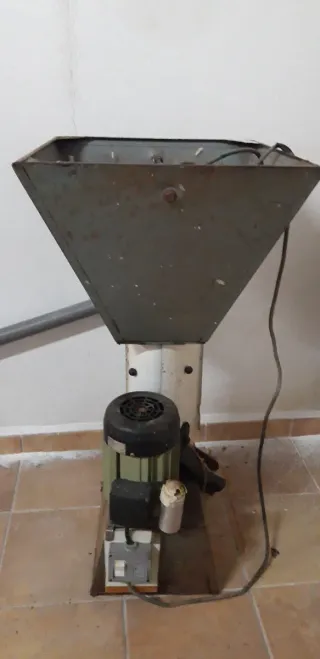 Peladora de almendras