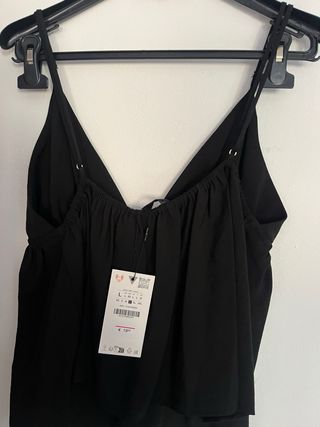 Top negro con cordones