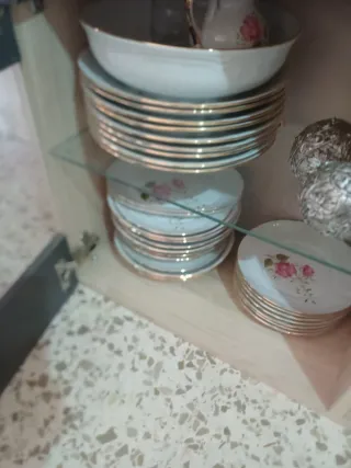 Conjunto Vajillas Porcelana con Borde Dorado