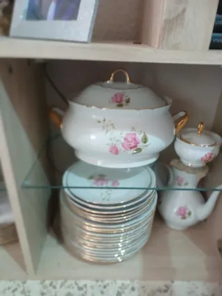 Conjunto Vajillas Porcelana con Borde Dorado