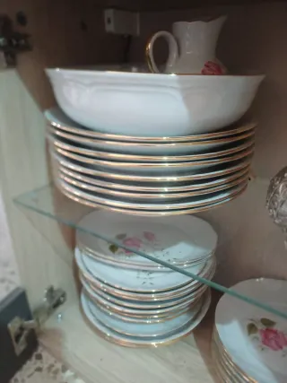 Conjunto Vajillas Porcelana con Borde Dorado