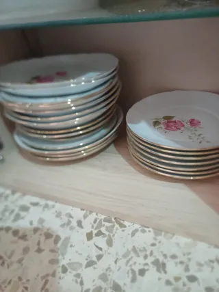 Conjunto Vajillas Porcelana con Borde Dorado