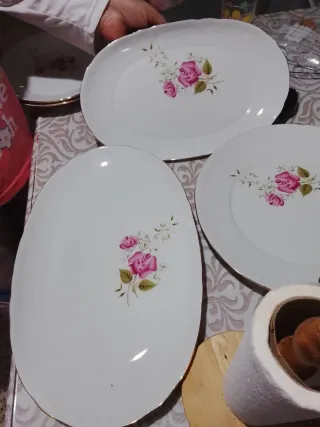 Conjunto Vajillas Porcelana con Borde Dorado