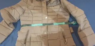 Abrigo acolchado mujer beige