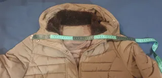 Abrigo acolchado mujer beige