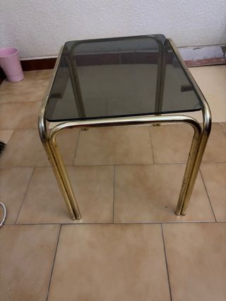 Mesita auxiliar cristal y metal dorado