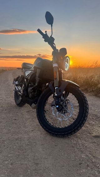 Rieju Century 125 preciosa, extras, como nueva.