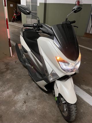 Yamaha Nmax 125 Scooter Automática