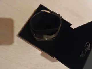 Reloj Lotus Negro y Plateado