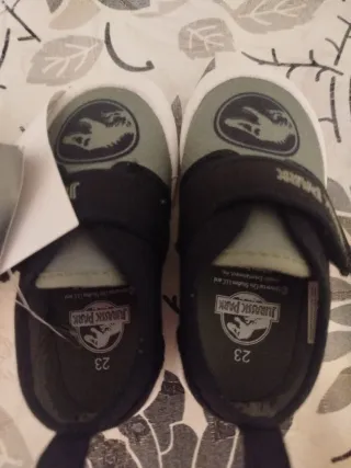 Nuevo. Zapatillas Jurassic Park