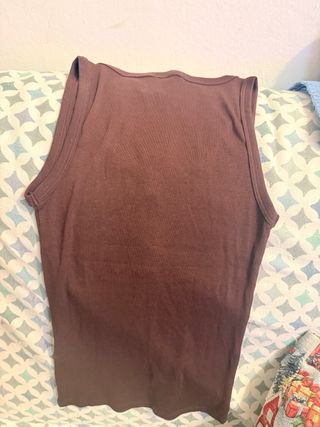 Camiseta Oysho marrón botones