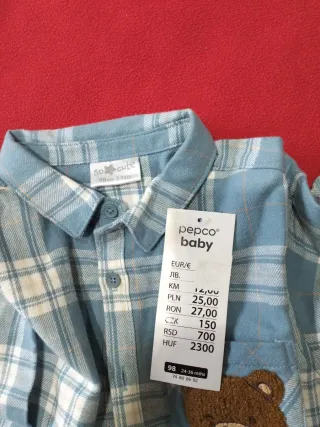 Camicia a quadri azzurra e pantaloni beige bimbo 2