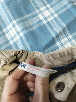 Camicia a quadri azzurra e pantaloni beige bimbo 2