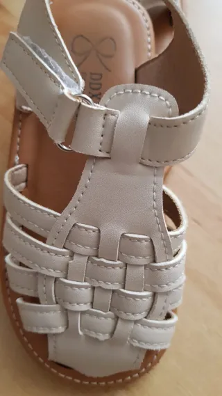 Sandalias infantiles beige Talla 25 unisex