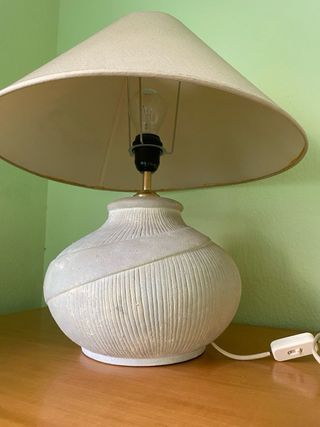 Lámpara de mesa piedra y tela