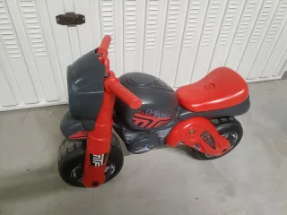 Moto de plástico para niños