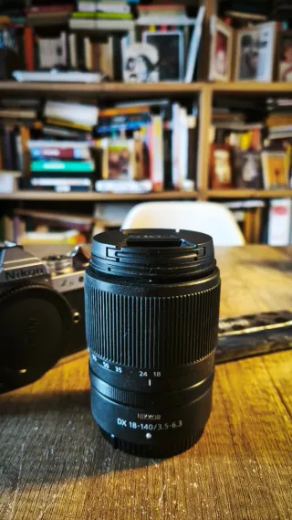 Cámara Nikon Zfc con Objetivo Nikkor Z Dx 18-140mm