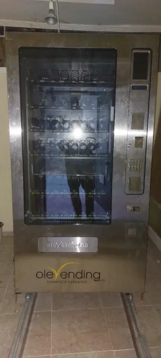 Máquina vending incluye transporte,  servicio inst