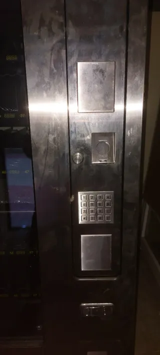 Máquina vending incluye transporte,  servicio inst