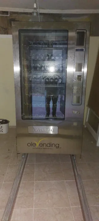 Máquina vending incluye transporte,  servicio inst