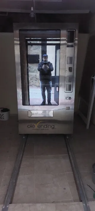 Máquina vending incluye transporte,  servicio inst