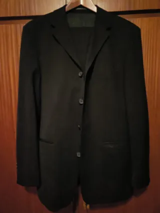 Traje . Chaqueta y dos pantalones entrega en mano