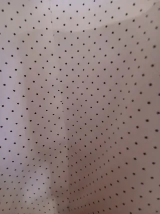 Camisa de vestir blanca con puntos