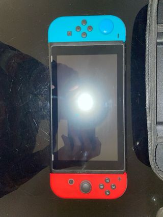 Nintendo Switch con funda y protectores