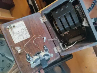 Teléfono antiguo de pared