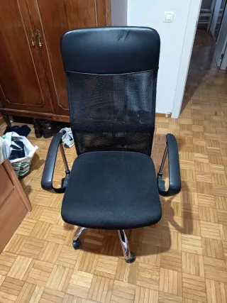 Silla de oficina negra