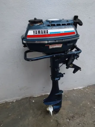 Motor fueraborda Yamaha OIL-100 (para reparar)