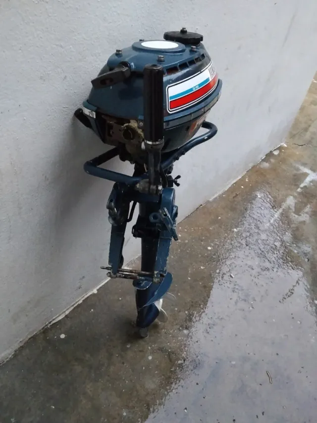 Motor fueraborda Yamaha OIL-100 (para reparar)