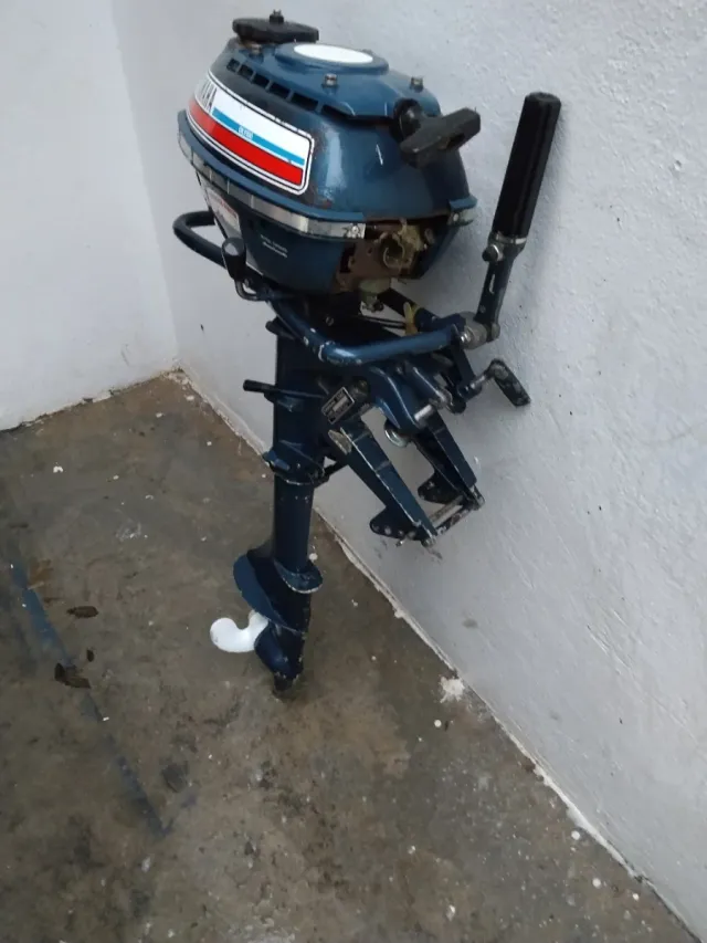 Motor fueraborda Yamaha OIL-100 (para reparar)