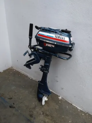 Motor fueraborda Yamaha OIL-100 (para reparar)