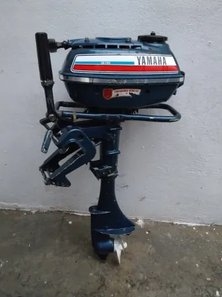 Motor fueraborda Yamaha OIL-100 (para reparar)