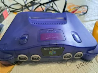 Nintendo 64 A con 2 controller e giochi