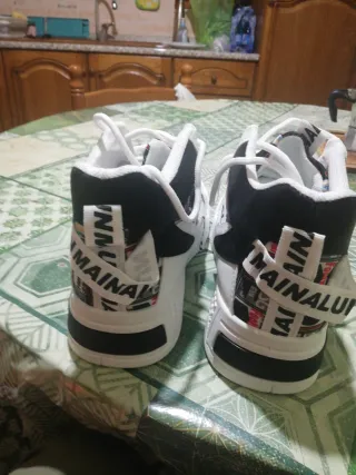 Scarpe da ginnastica unisex bianche e nere