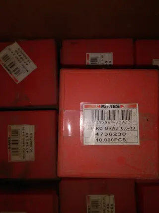 Herrajes y materiales varios de carpintería