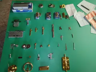 Herrajes y materiales varios de carpintería