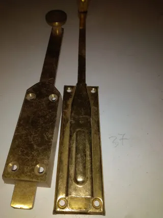 Herrajes y materiales varios de carpintería