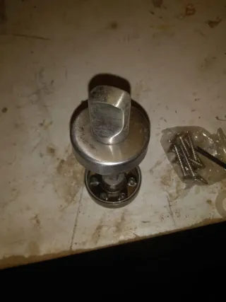 Herrajes y materiales varios de carpintería