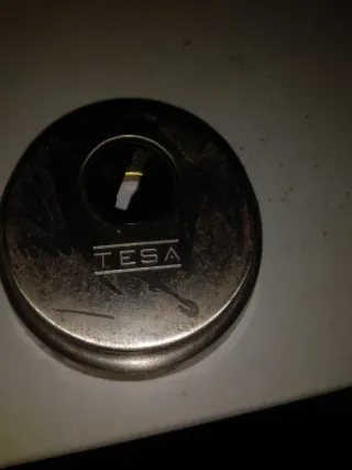 Herrajes y materiales varios de carpintería