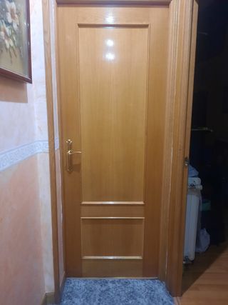 Puerta madera maciza