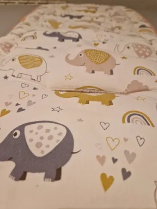 Cojín para carrito de bebé con lunares