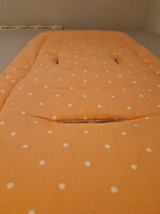 Cojín para carrito de bebé con lunares